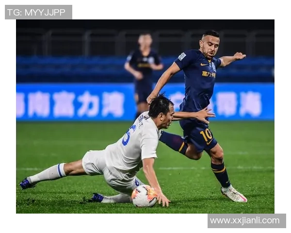 富力与申花激战正酣文字直播带你全程体验精彩瞬间